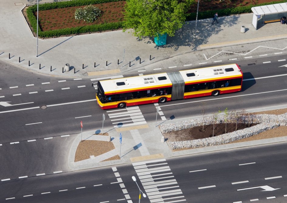 Monitoring GPS pojazdów i taboru użyteczności publicznej -autobus komunikacji miejskiej jest widoczny 24/h na interaktywnej mapie lokalizacji taboru.