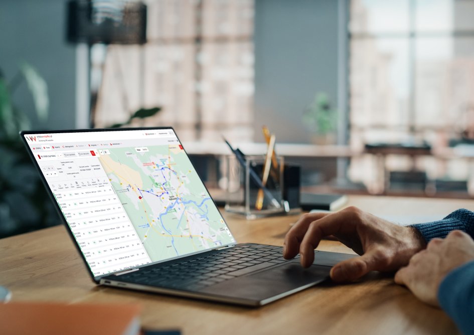 Monitoring GPS pojazdów i taboru użyteczności publicznej.  Pozwala na planowanie i porównywanie tras.
